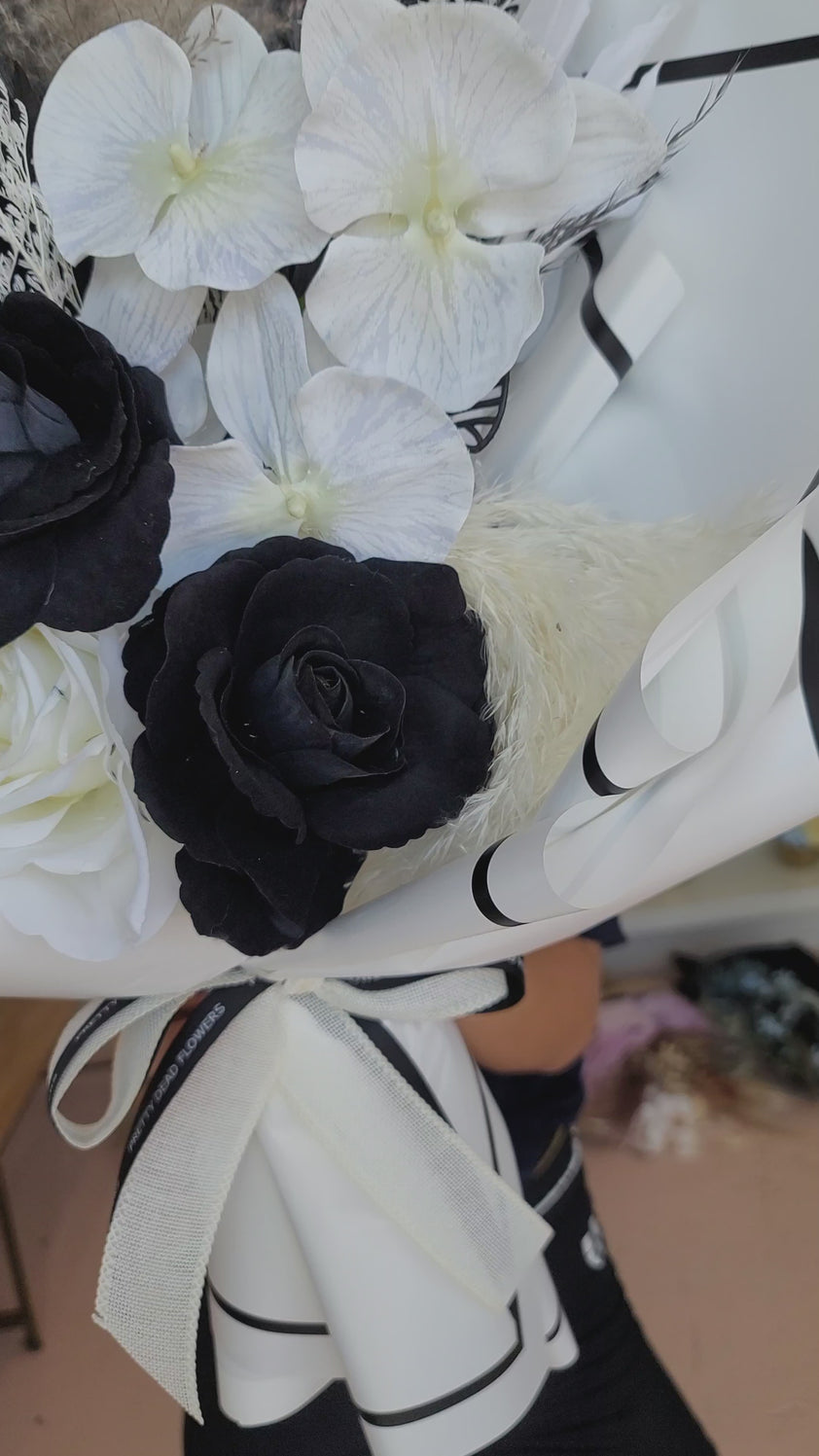 // BOUQUET 5 // Pretty Dead Flowers